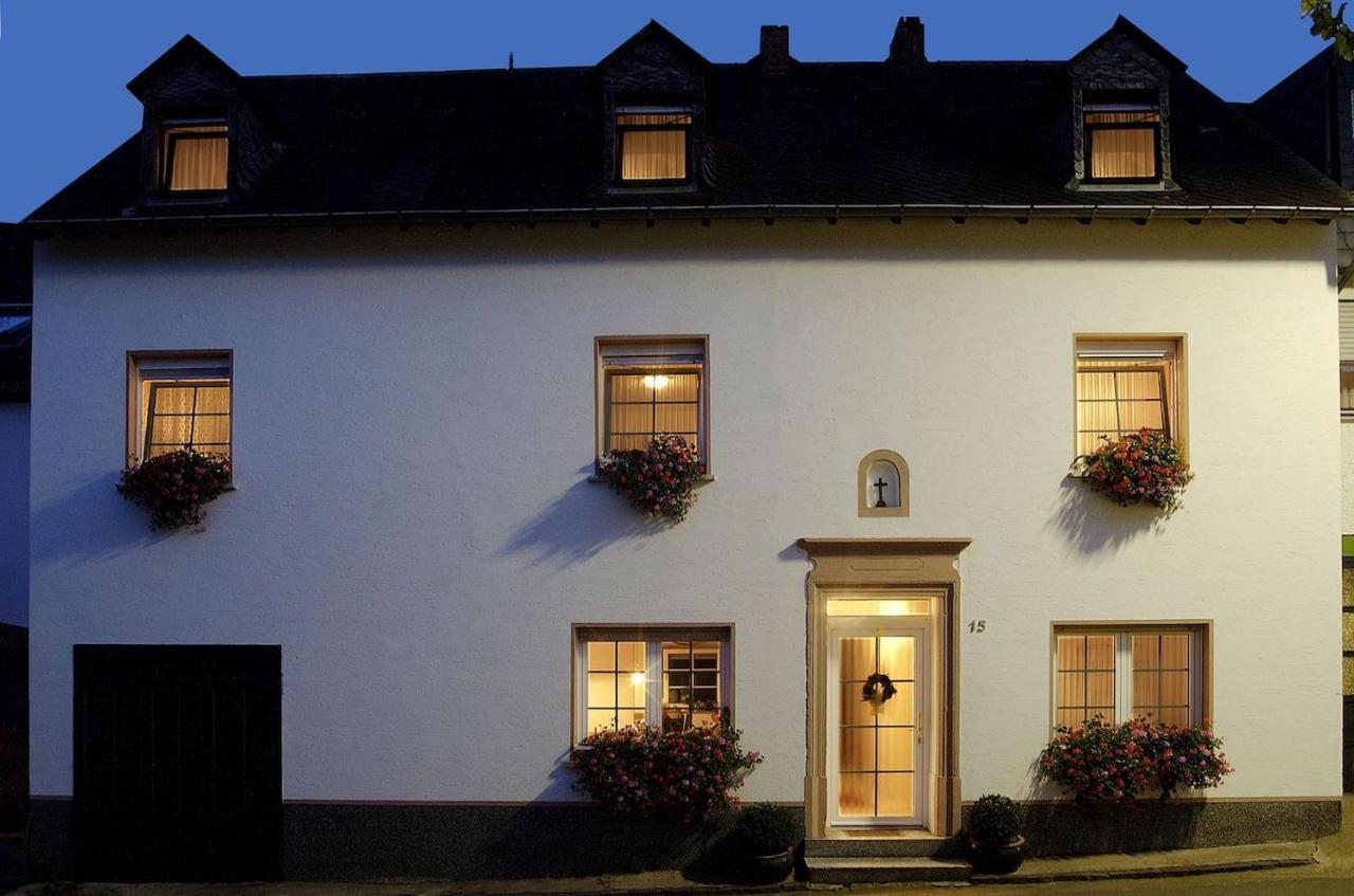 Weingut & Gaestehaus Edwin Hoffmann Trittenheim Eksteriør billede